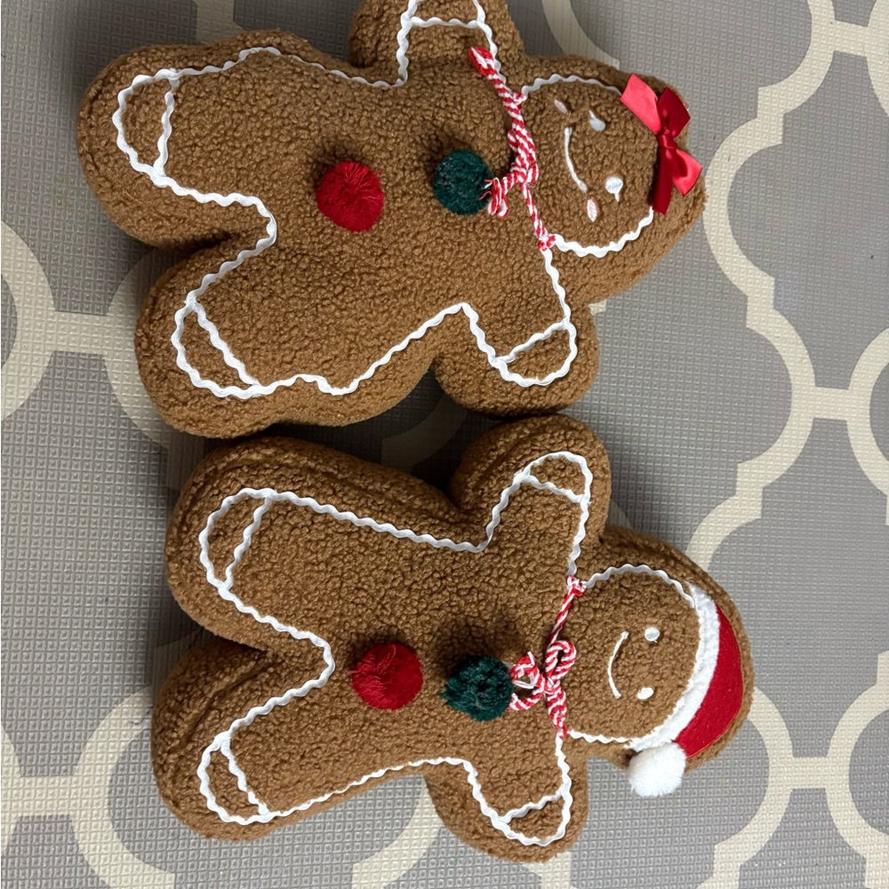 Amazon Holiday Gingerbread Pillow Set - Brown and Red